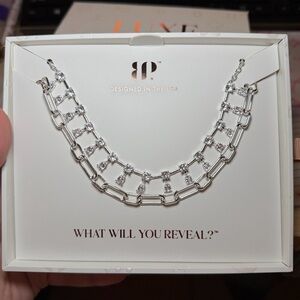 Chic Silver Necklace with Crystal Details